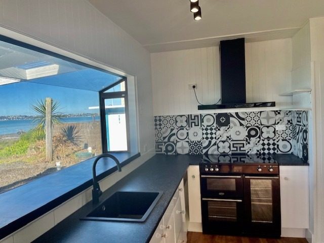 12A Ferguson Street North, Bay View, Napier - Carousel 11