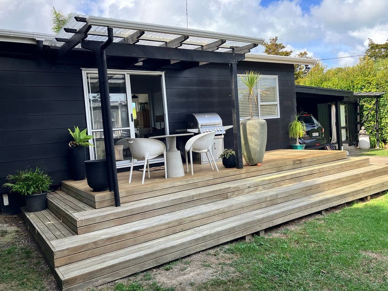 16 Jellicoe Parade, Surfdale, Waiheke Island - Carousel 1