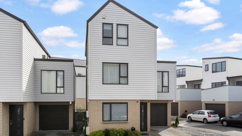 12 Koropiko Lane, Flat Bush, Auckland - Carousel 1