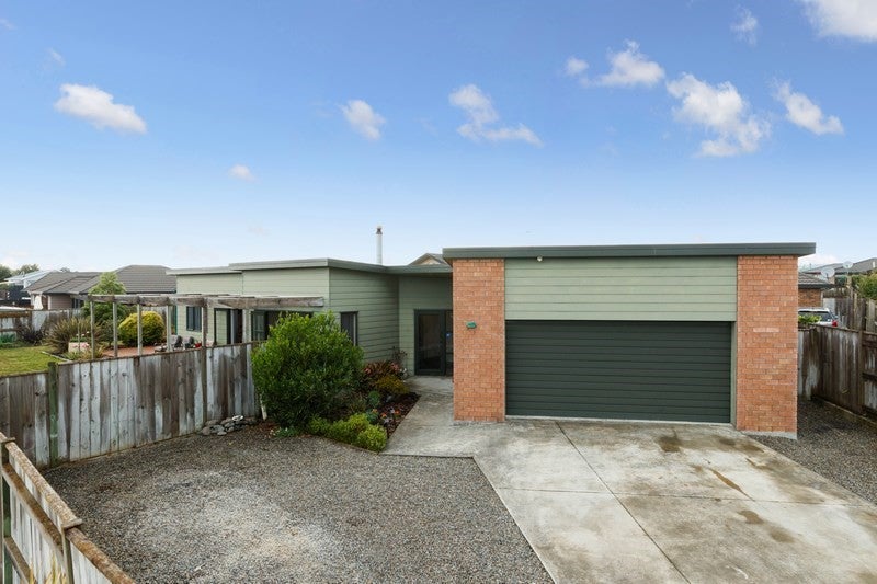 29 Walnut Grove, Kelvin Grove, Palmerston North - Carousel 1