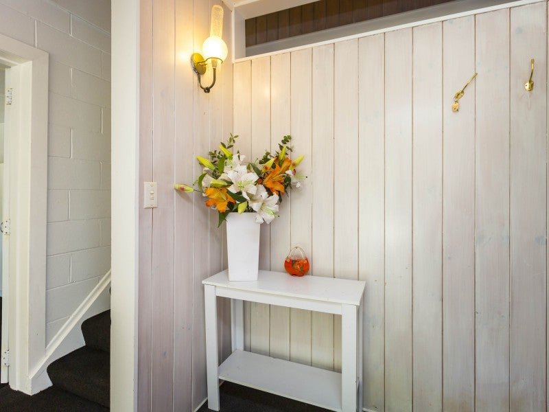 8 Goodwin Place, Pinehaven, Upper Hutt - Carousel 2