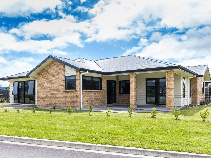 16 Noumea Drive, Rangatira Park, Taupo - Carousel 1