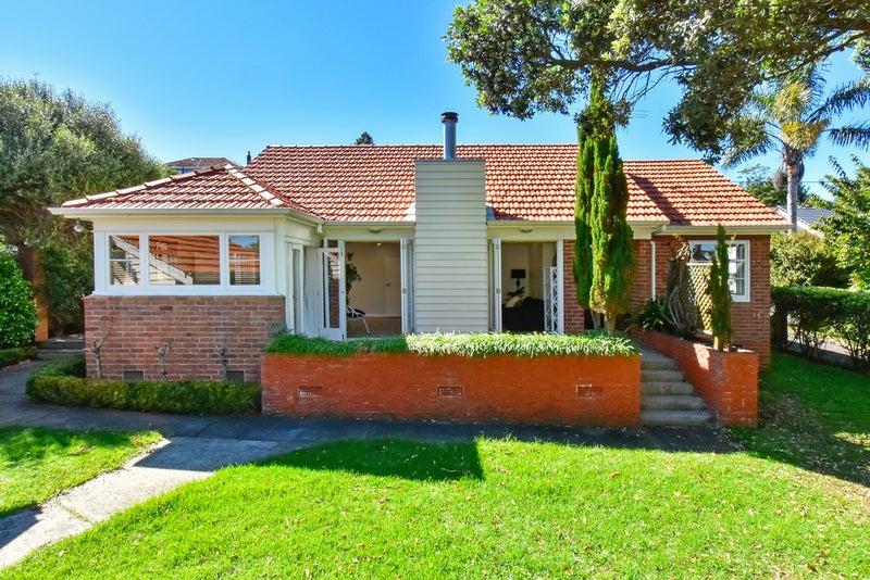 6 Queensway, Three Kings, Auckland - Carousel 1