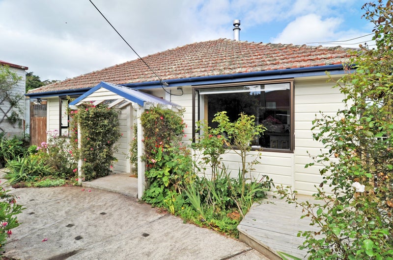 46 Seaton Road, Portobello, Dunedin - Carousel 1