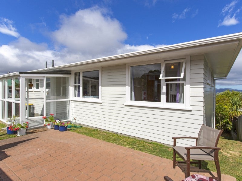 17 Acacia Avenue, Maungaraki, Lower Hutt - Carousel 1