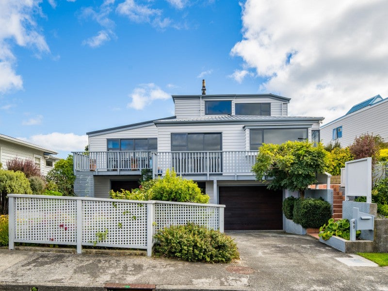 45 Mana View Road, Paremata, Porirua - Carousel 1