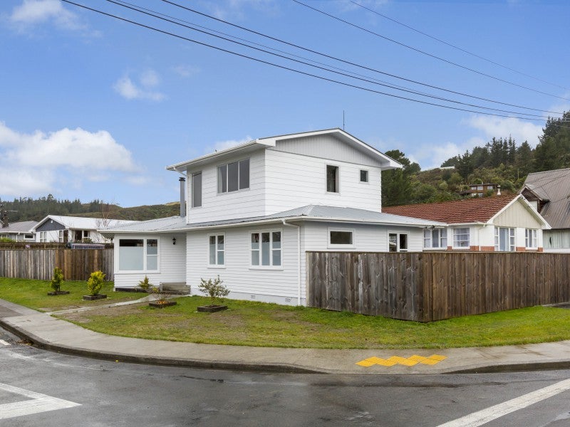 17 Mangaroa Hill Road, Maoribank, Upper Hutt - Carousel 2