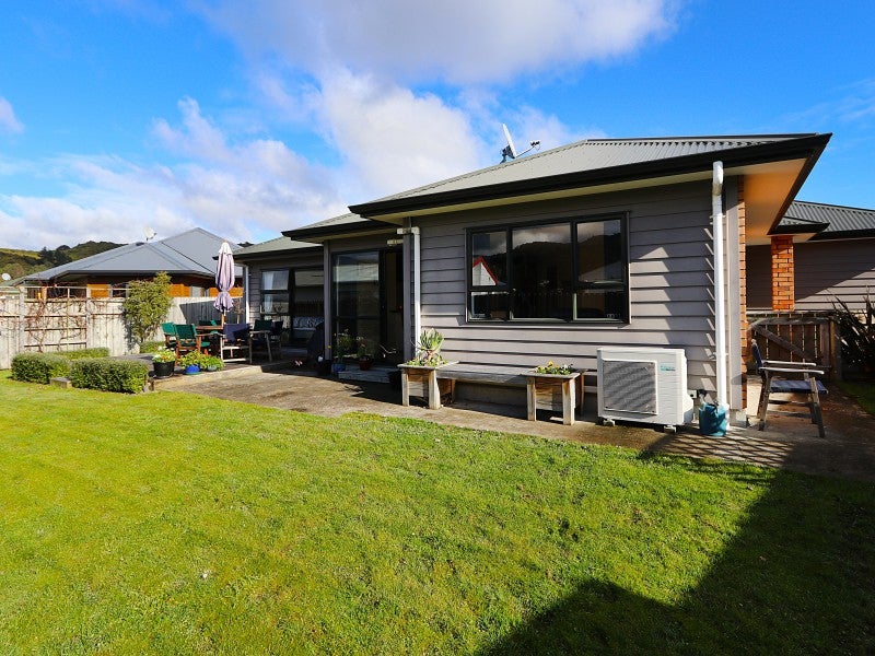 19 Woodland Grove, Wainuiomata, Lower Hutt - Carousel 1
