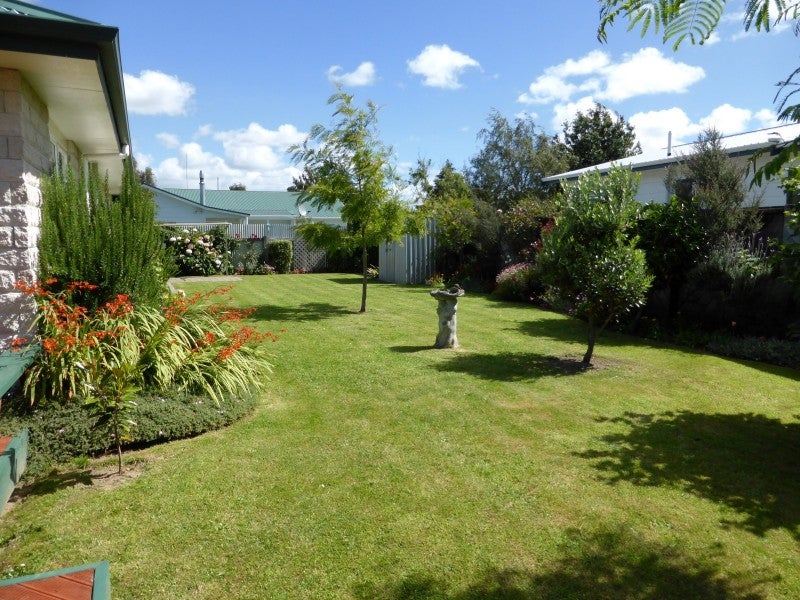54 OAK CRES, Ashurst, Palmerston North  - Carousel 2