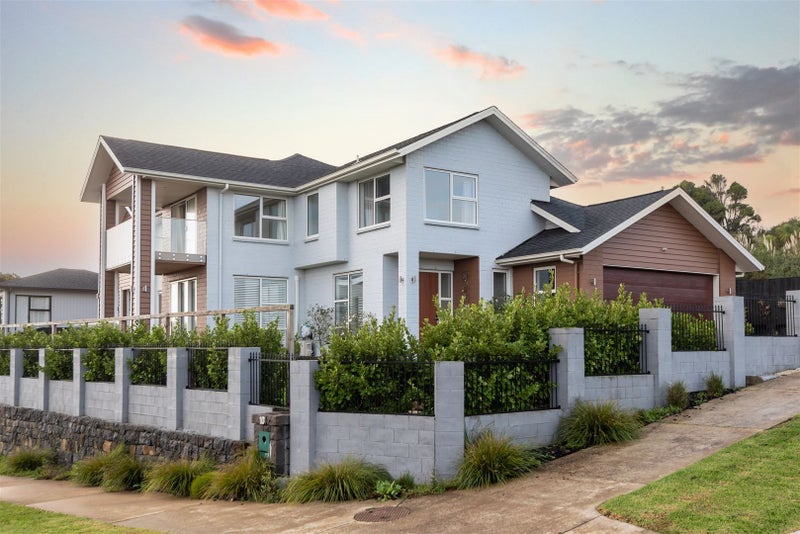 10 Michael Richard Place, East Tamaki Heights, Auckland - Carousel 1