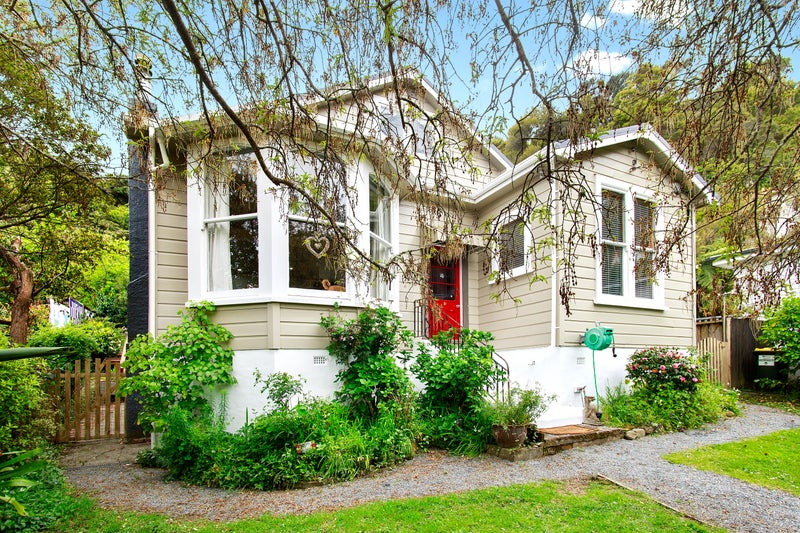 21 Woodvale Grove, Fairfield, Lower Hutt - Carousel 1