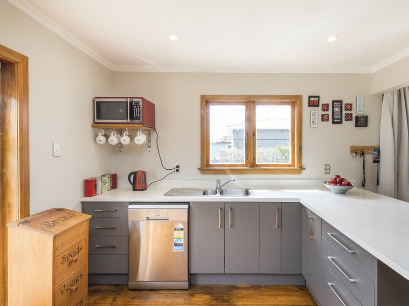 21 Glasgow Street, Takaro, Palmerston North - Carousel 2