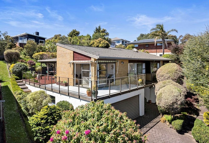 8 William Donnelly Terrace, Lynfield, Auckland - Carousel 1