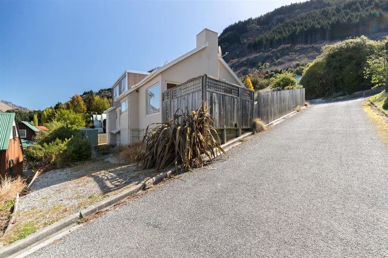 18 Evergreen Place, Sunshine Bay, Queenstown - Carousel 18