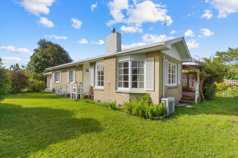 1 Skipage Grove, Featherston - Carousel 1
