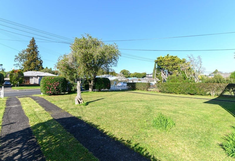 12 Longburn Road, Henderson, Auckland - Carousel 13