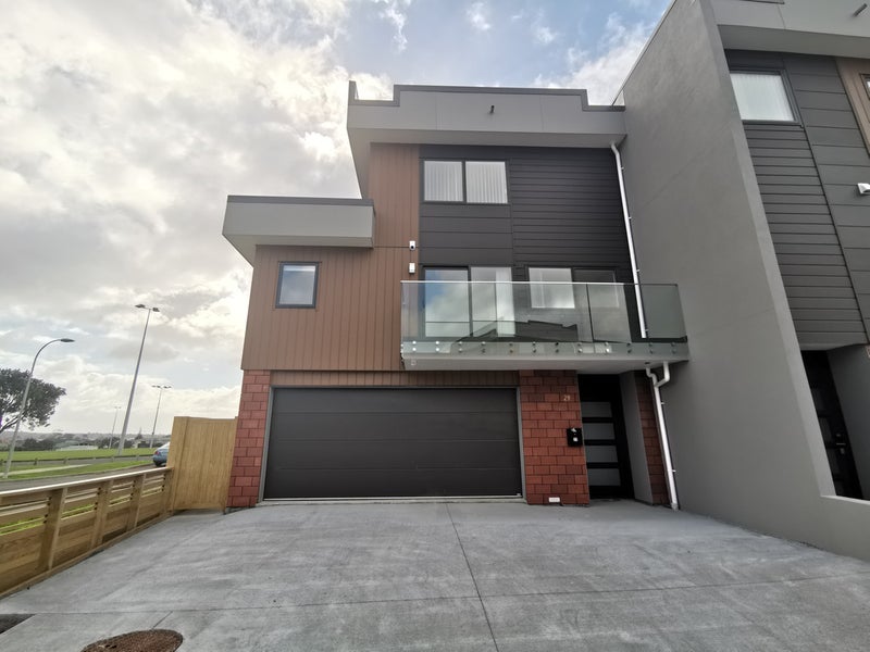 29 Meritage Lane, Te Atatu South, Auckland - Carousel 1