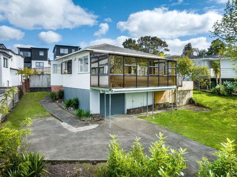 7 Mowbray Place, Sunnynook, Auckland - Carousel 1