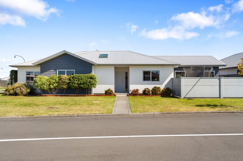 34 Waimakariri Drive, Te Awa, Napier - Carousel 1