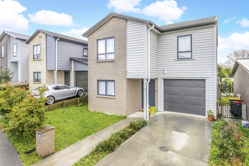 33 Ipukarea Street, Weymouth, Auckland - Carousel 1