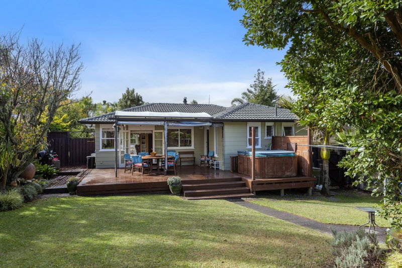 46 Normanton Street, Glenfield, Auckland - Carousel 1