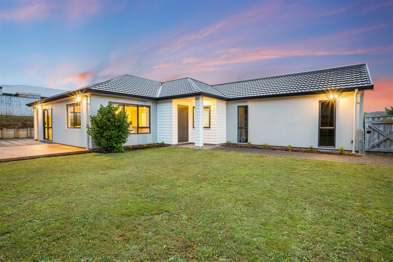 3 Nelson Avenue, Aotea, Porirua - Carousel 1