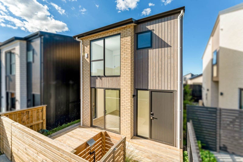 10 Papai Lane, Massey, Auckland - Carousel 2