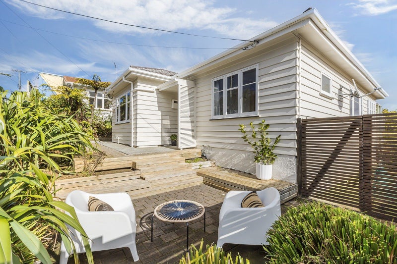 9 Woburn Road, Northland, Wellington - Carousel 2