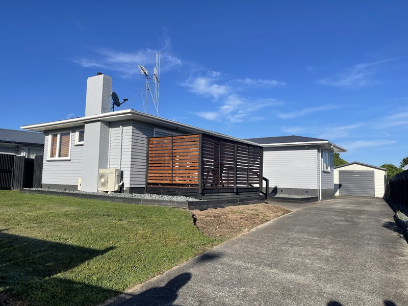 7 Deanwell Avenue, Deanwell, Hamilton - Carousel 1