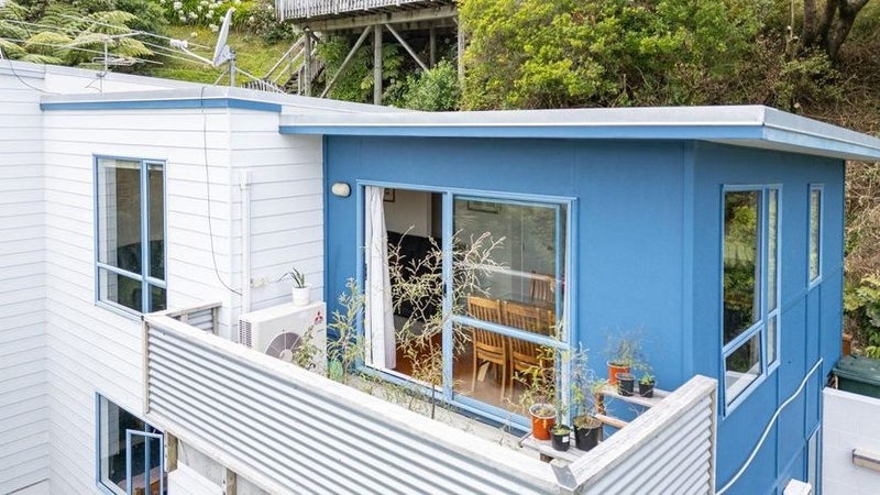 21 Court Road, Tawa, Wellington - Carousel 1