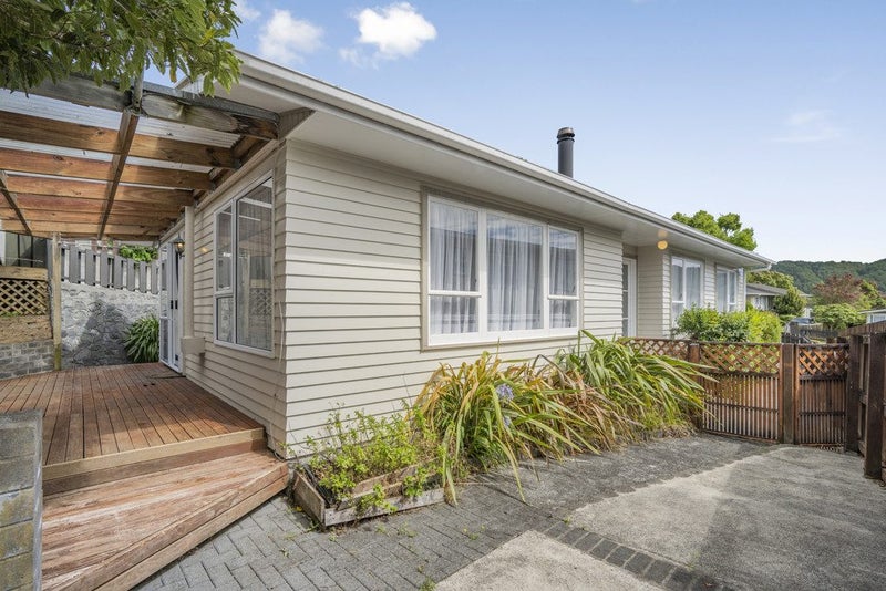 13 Matariki Grove, Wainuiomata, Lower Hutt - Carousel 1
