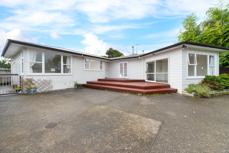 5 Meredith Street, Blockhouse Bay, Auckland - Carousel 1
