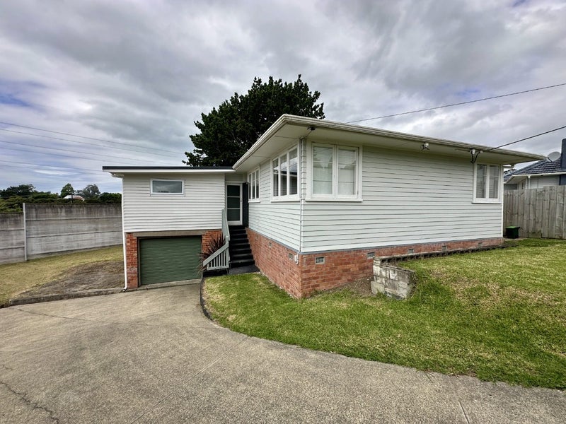 22 Paton Avenue, Te Atatu South, Auckland - Carousel 1