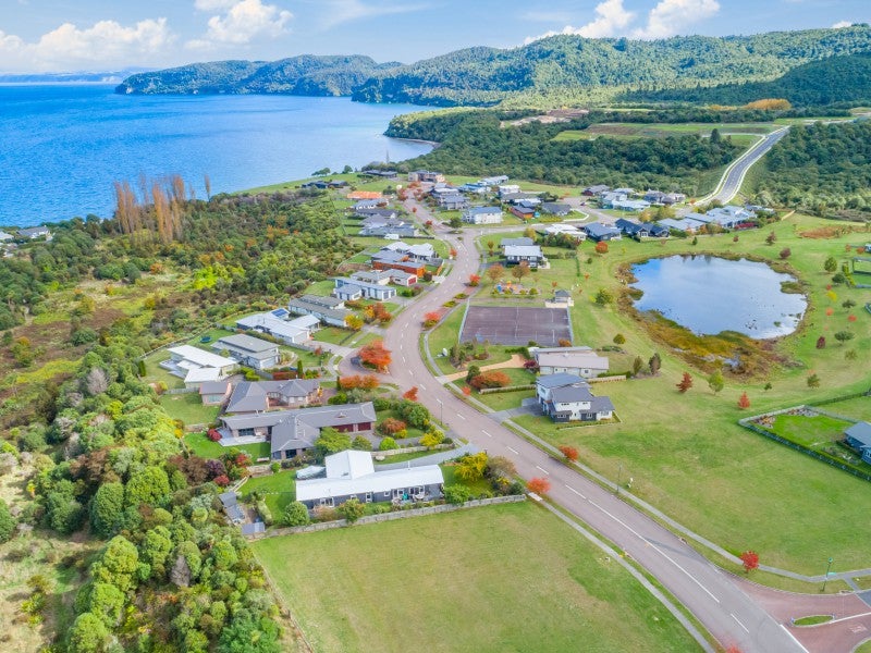 137 Lisland Drive, Kinloch, Taupō - Carousel 1