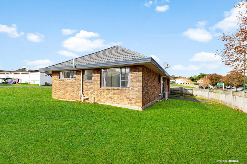 1/11 Roanoke Way, Albany, Auckland - Carousel 2