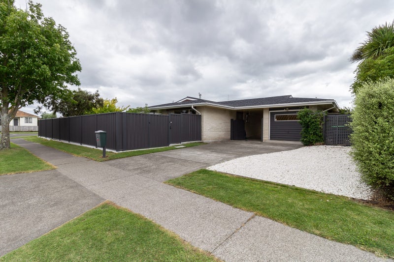 62 Lyttelton Crescent, Tamatea, Napier - Carousel 2