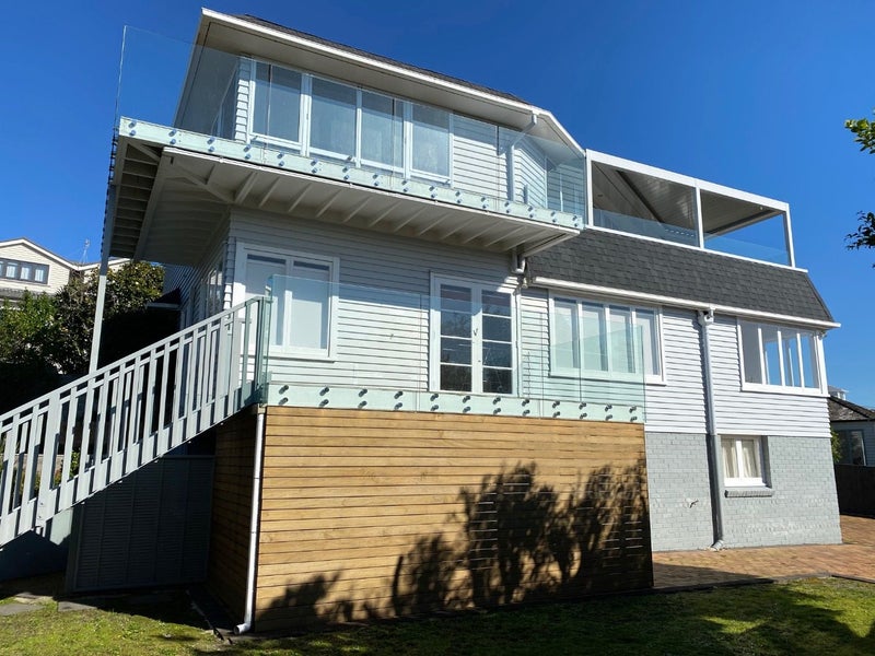 17A Eastcliffe Road, Castor Bay, Auckland - Carousel 1