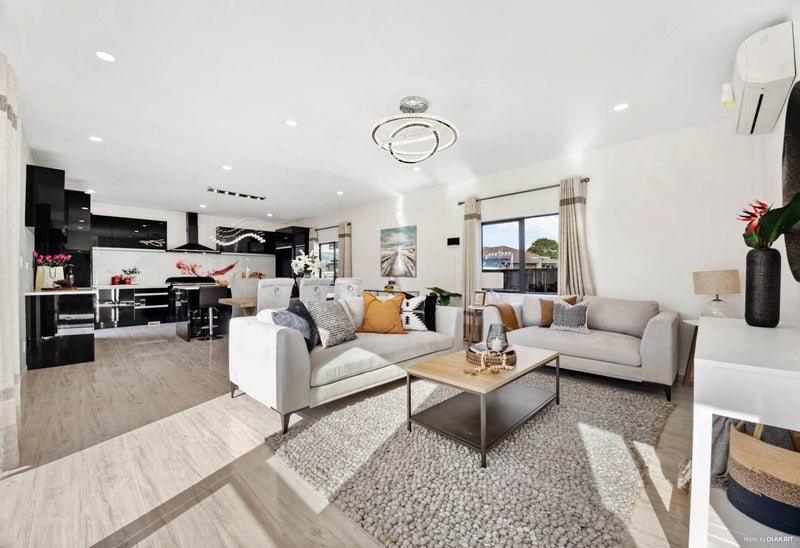 9 Gwendoline Avenue, Te Atatu Peninsula, Auckland - Carousel 1