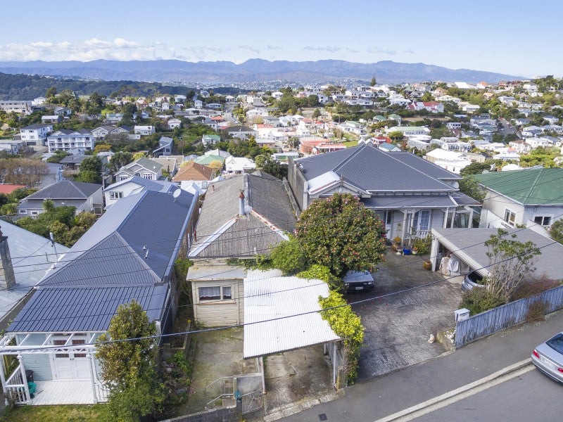 21 Sugarloaf Road, Brooklyn, Wellington - Carousel 2