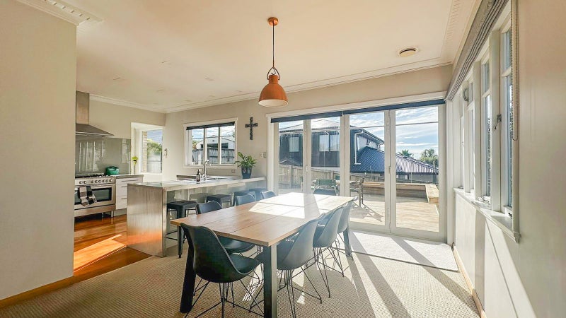 6 Ridout Street, Maeroa, Hamilton - Carousel 1