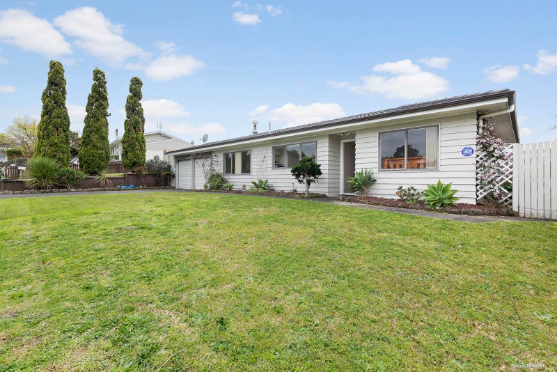 12 Vina Place, Massey, Auckland - Carousel 2