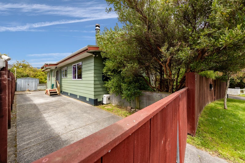 5 Edmund Lomas Grove, Birchville, Upper Hutt - Carousel 1