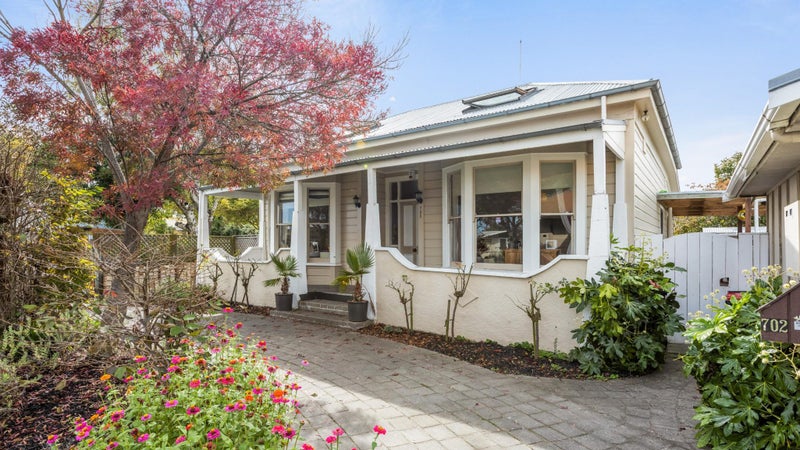 702 Queen Street East, Parkvale, Hastings - Carousel 1