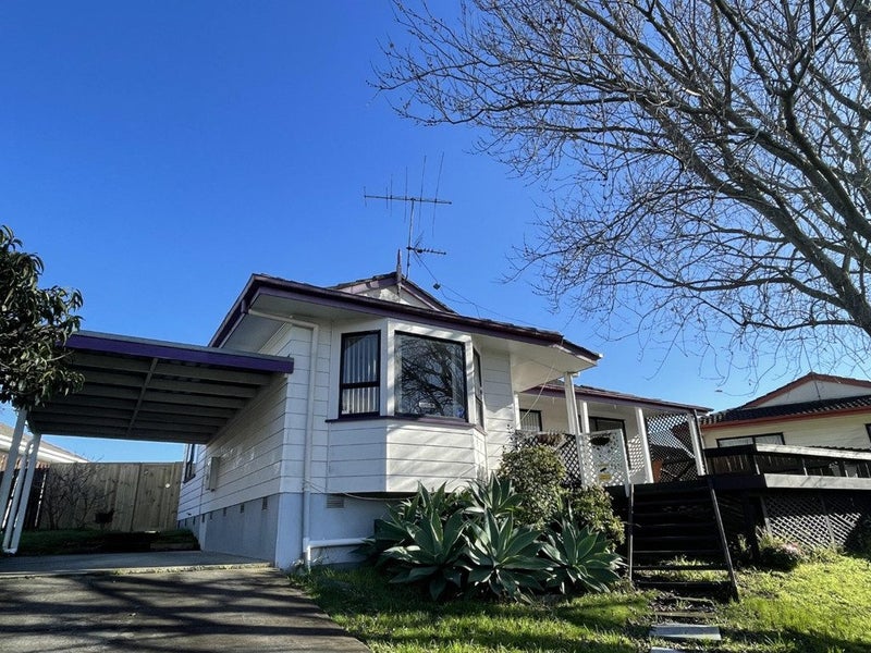 2/1 Barbados Drive, Unsworth Heights, Auckland - Carousel 2