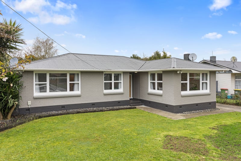 8 Panair Crescent, Hillcrest, Hamilton - Carousel 2