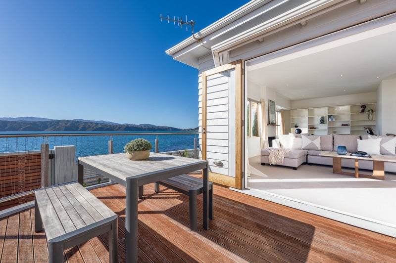 293 Karaka Bay Road, Karaka Bays, Wellington - Carousel 2