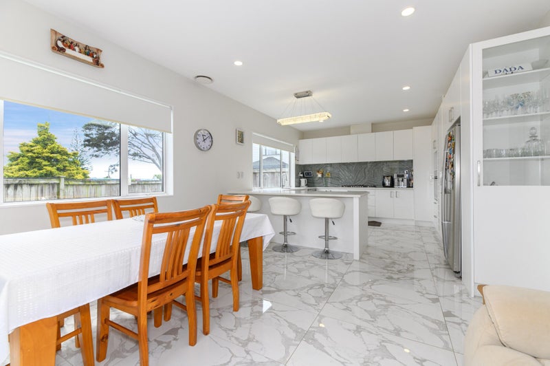 41 Bordeaux Parade, Te Atatu South, Auckland - Carousel 2