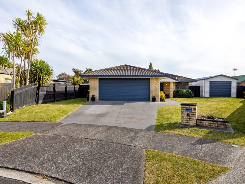 13 Bellona Place, Flagstaff, Hamilton - Carousel 1