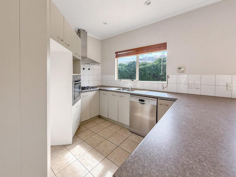 107 Kentwood Drive, Woodridge, Wellington - Carousel 2