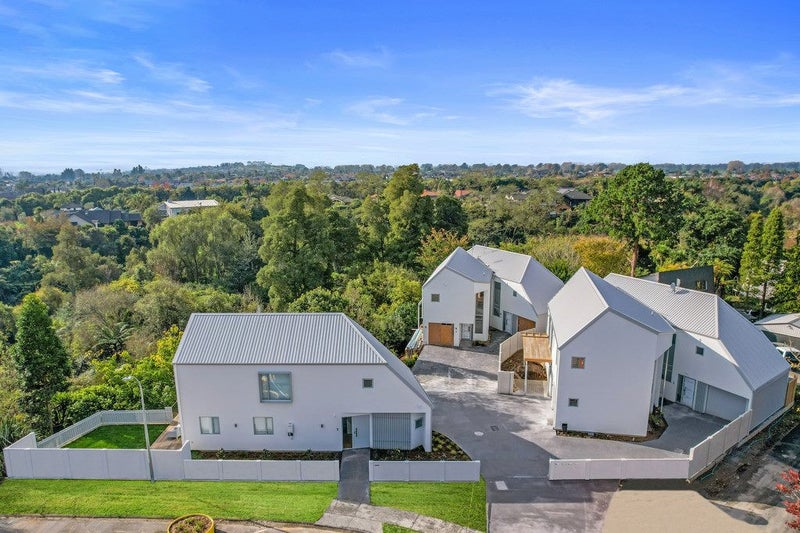 1/24 Pickering Crescent, Chedworth, Hamilton - Carousel 24